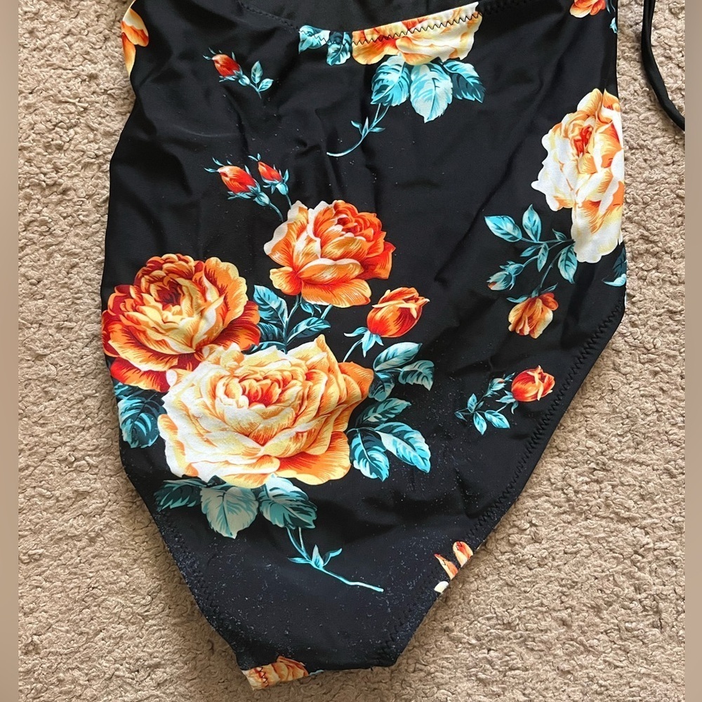 Cupshe One Piece - Picture 6 of 12